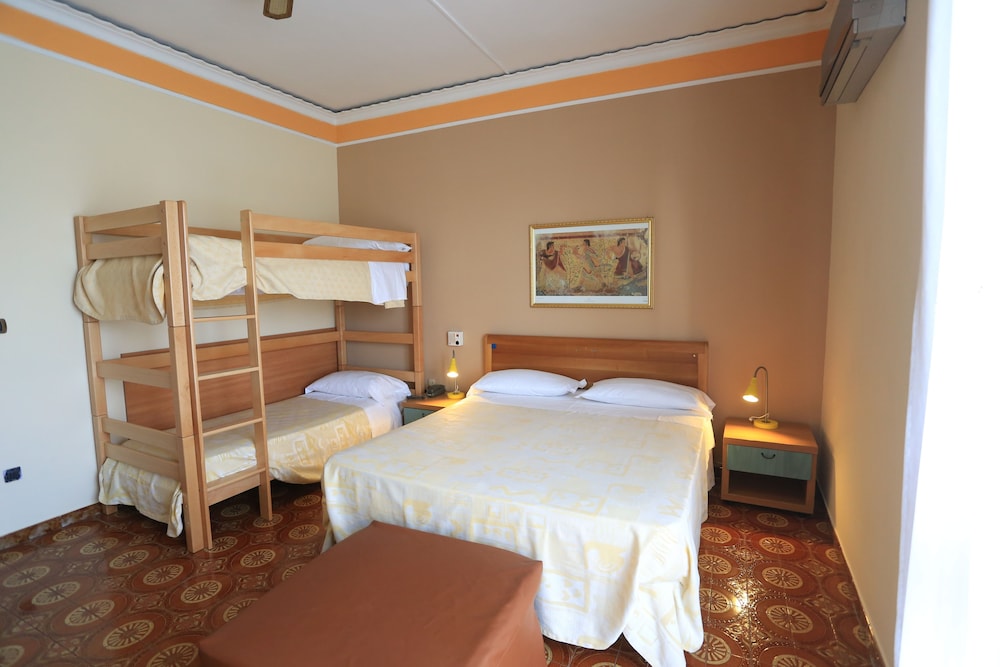 Standard Quadruple Room photo 2