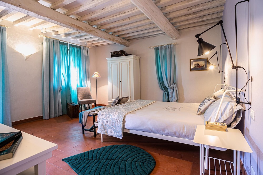 Villa photo 1