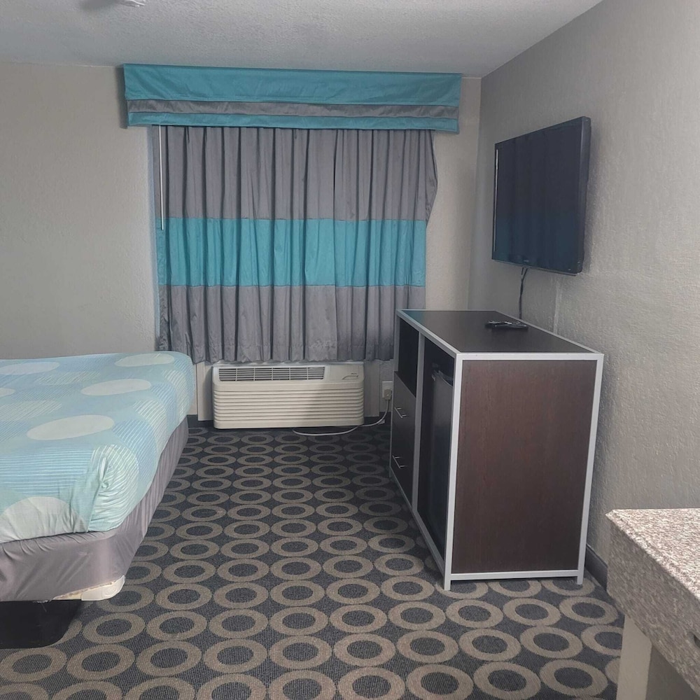 Suite, 1 King Bed, Non Smoking - Photo 10