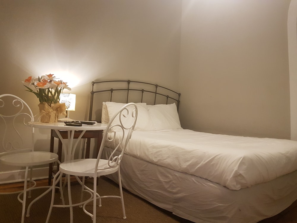 Sir Edward Palmer Suite 9 photo 1
