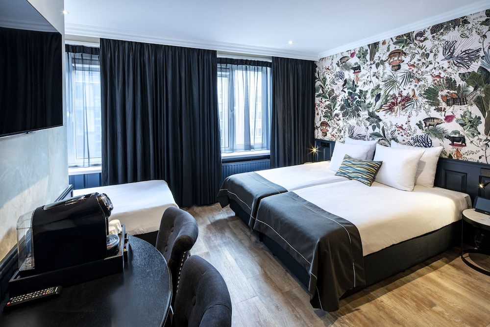 Triple Room, 3 Twin Beds photo 3