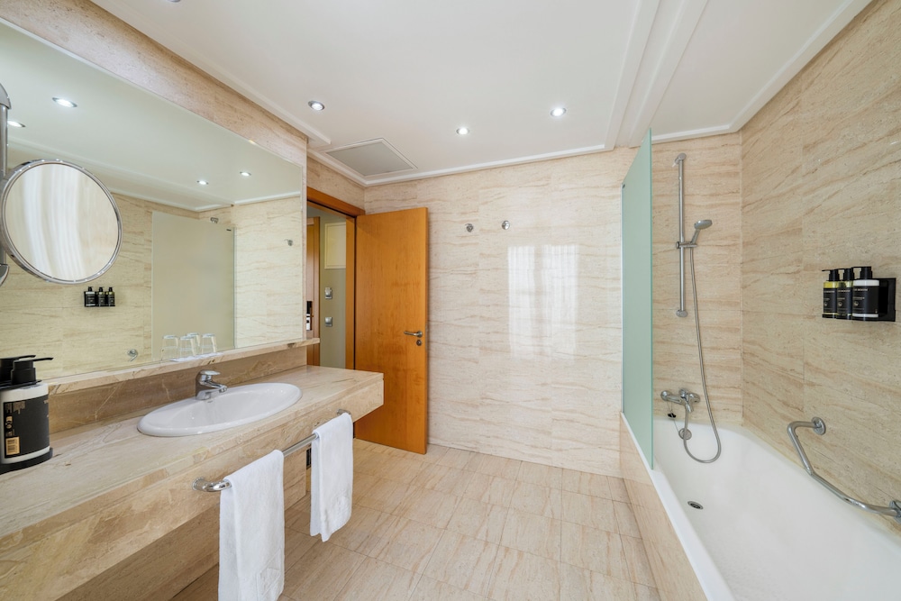Premium Double Room, Balcony - Photo 8