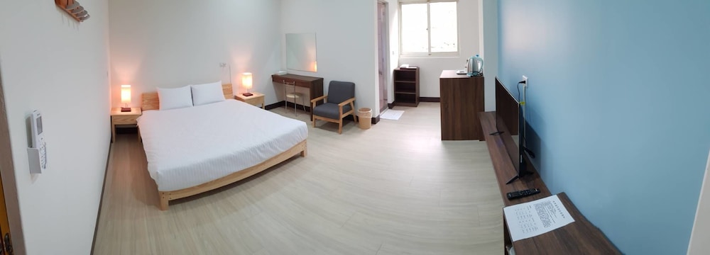 Economy Double Room, 1 Queen Bed, Non Smoking photo 2