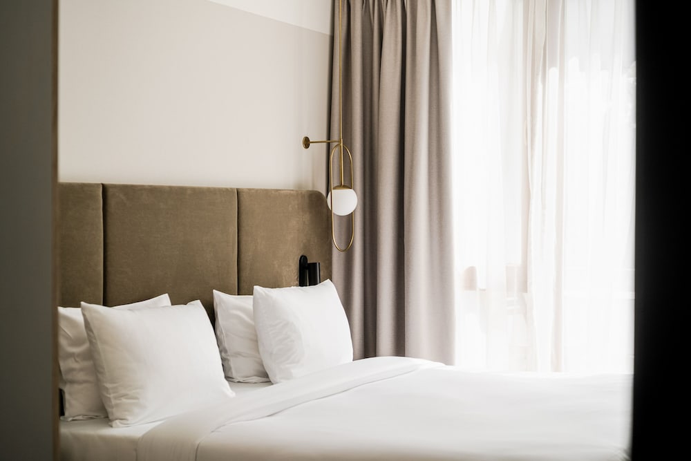 Standard Room, 1 Queen Bed - Photo 2