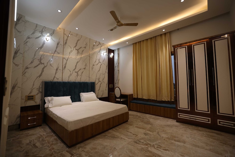 Economy Room