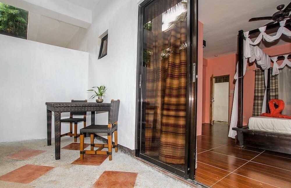 Deluxe Penthouse, 1 King Bed, Non Smoking, Sea View photo 3