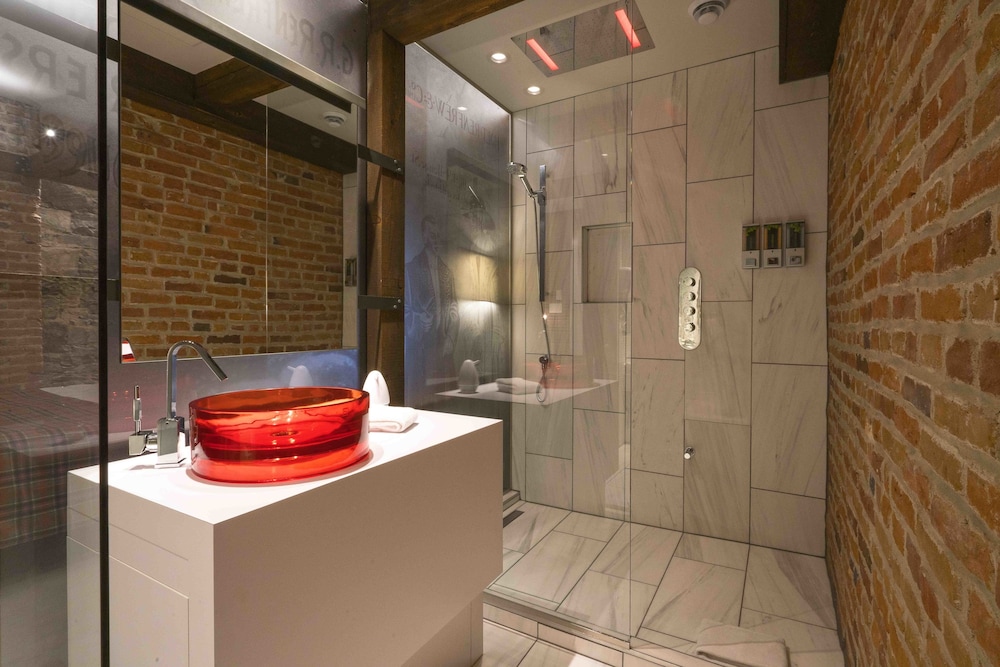 Signature Suite