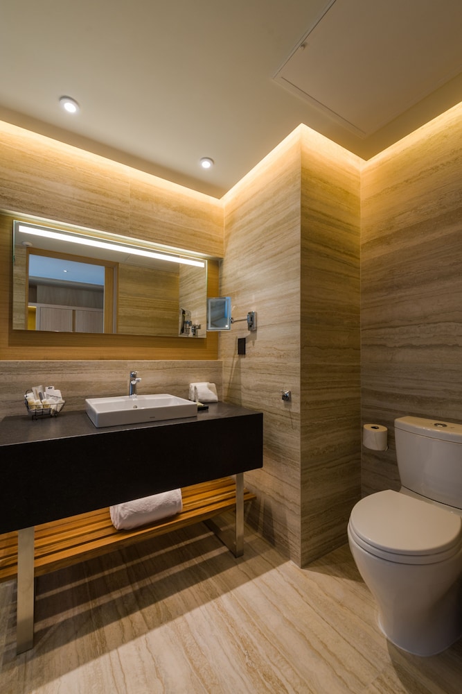 Deluxe Room, 1 King Bed with Sofa bed, Balcony - Photo 8