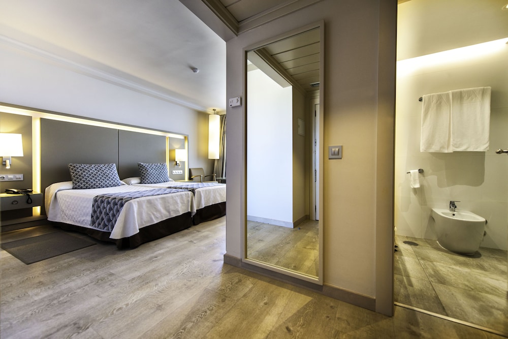 Standard Double Room, Balcony - Photo 7