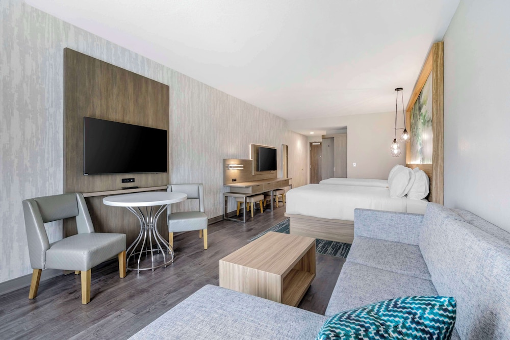Standard Room, 2 Queen Beds, Non Smoking, Bathtub (with Sofabed) - Photo 3