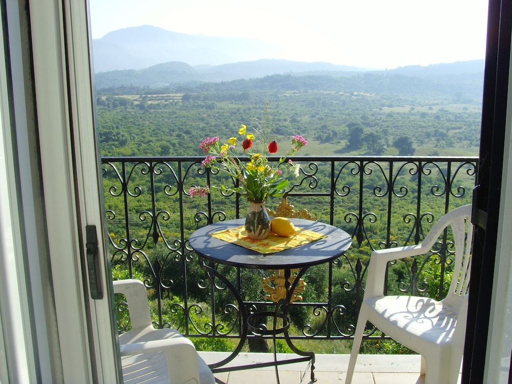 Family Room, 1 Bedroom, Kitchenette, Mountain View photo 3