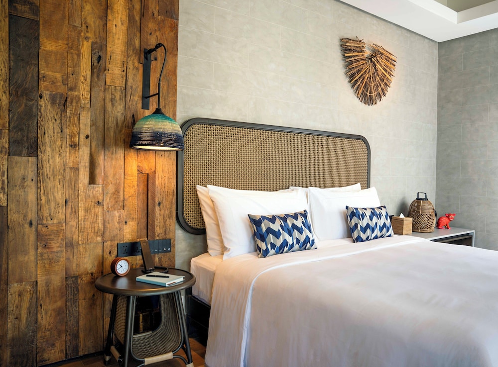 Superior Room, 1 King Bed (Nature View)