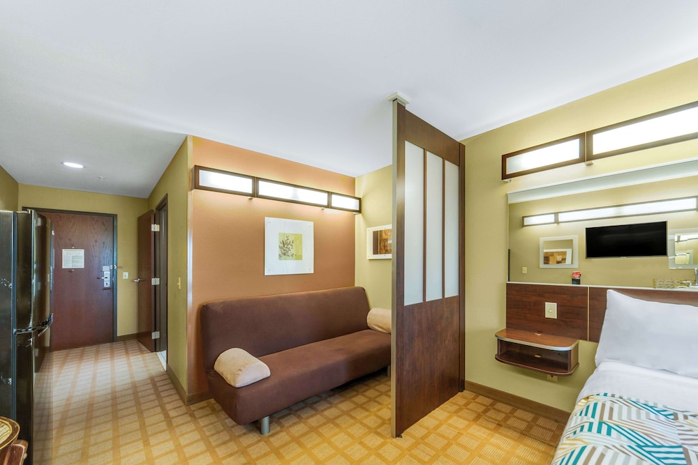 Standard Room, 1 Queen Bed, Non Smoking photo 1