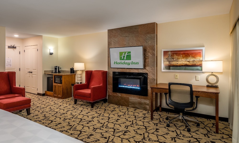 Suite, 1 King Bed - Photo 3