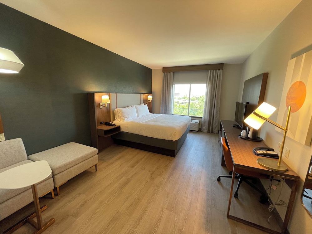 Standard Room, 1 Queen Bed, Accessible (Accessible Tub) photo 1
