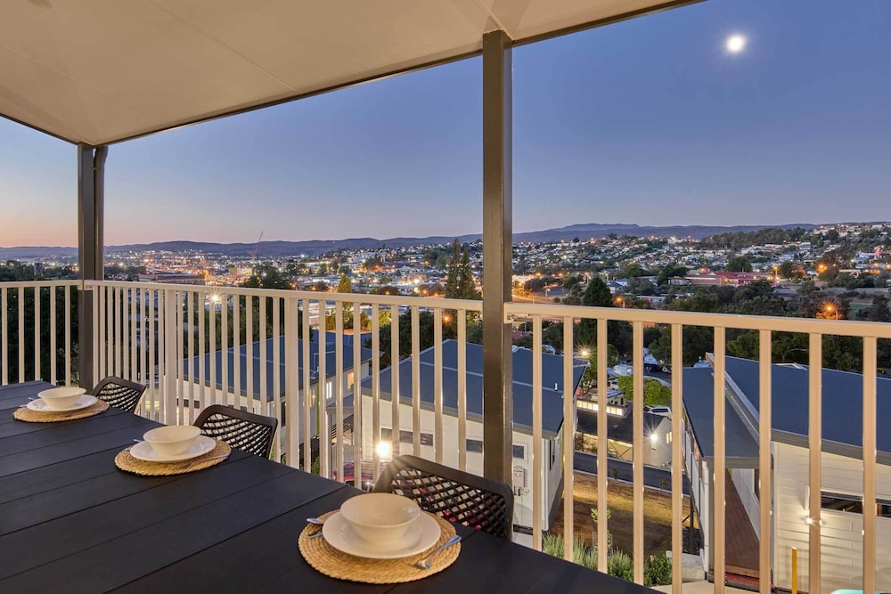 Luxury Villa, City View photo 2