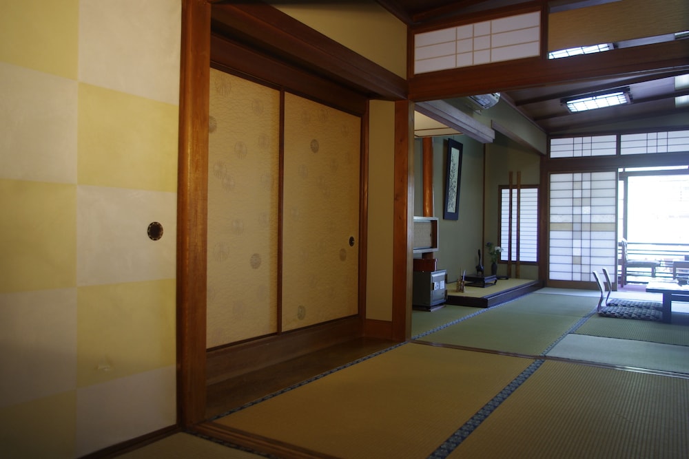 Japanese-Style Superior Room with Shared Bathroom and River View photo 2