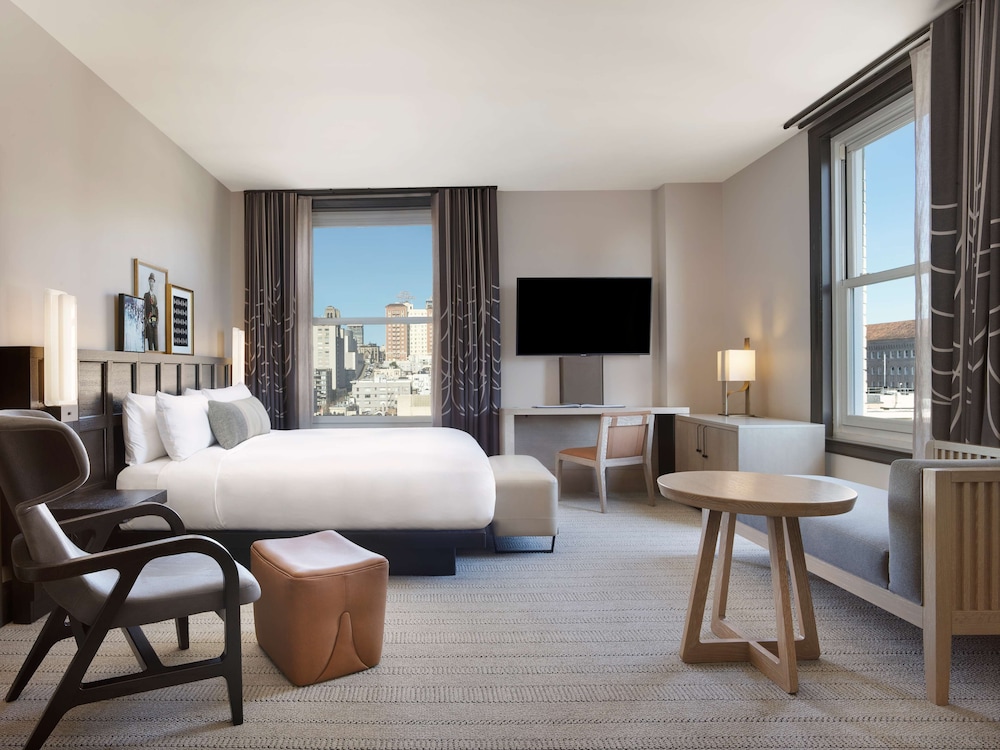 Room, 1 King Bed, Accessible, City View (Hearing) - Photo 6