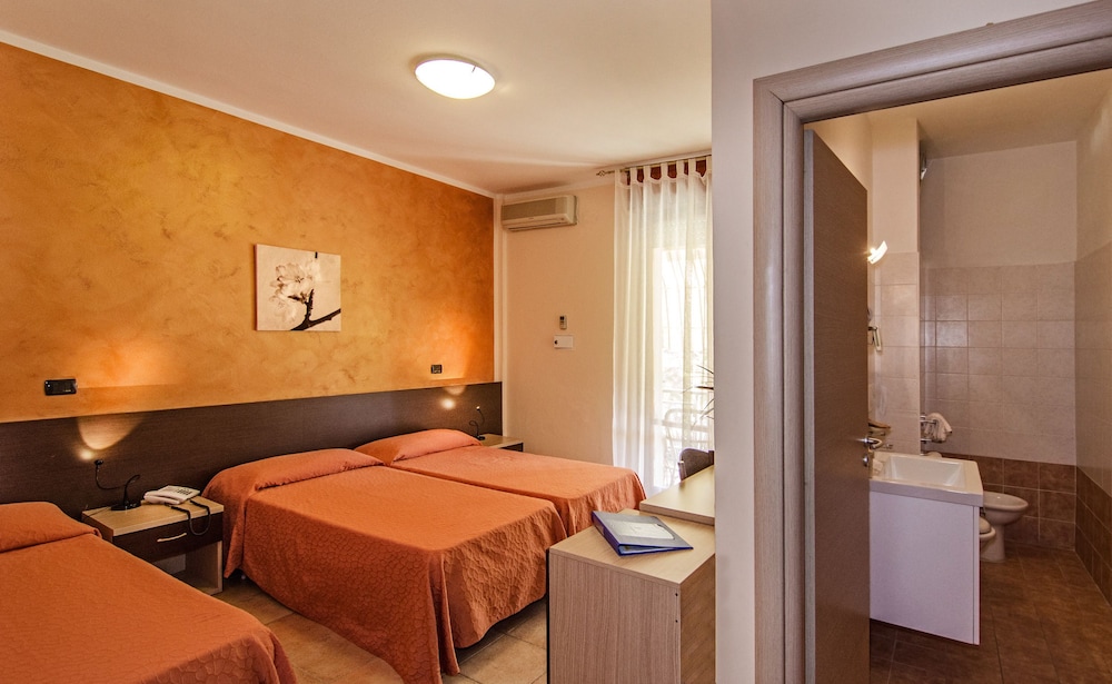 Comfort Double Room Single Use, Balcony photo 3