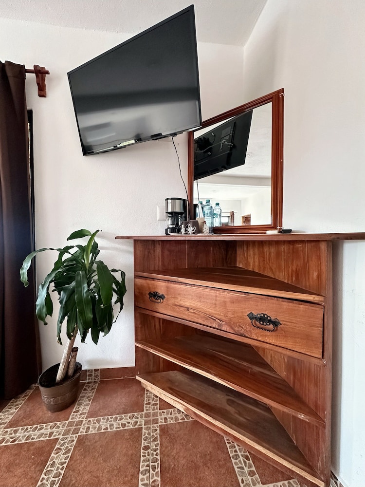 Basic Room, 2 Double Beds, Lake View photo 3