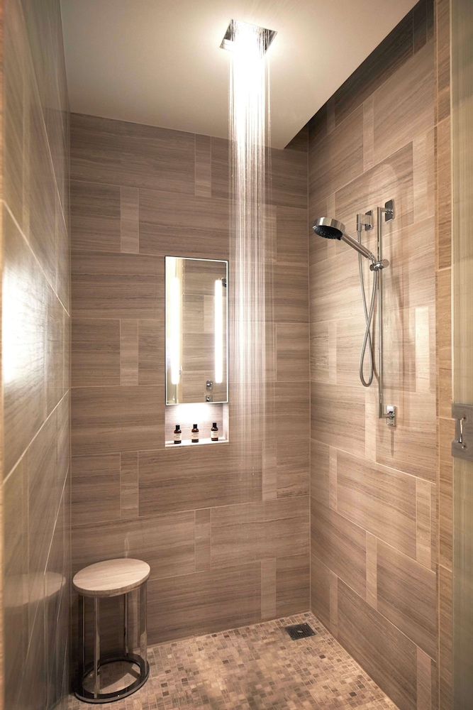 Standard Double or Twin Room, 2 Double Beds, Bathtub thumbnail 5