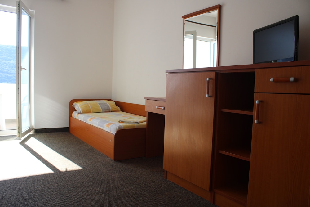 City Room photo 1