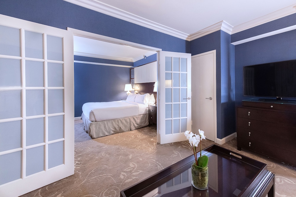 Diplomat Suite - Photo 5