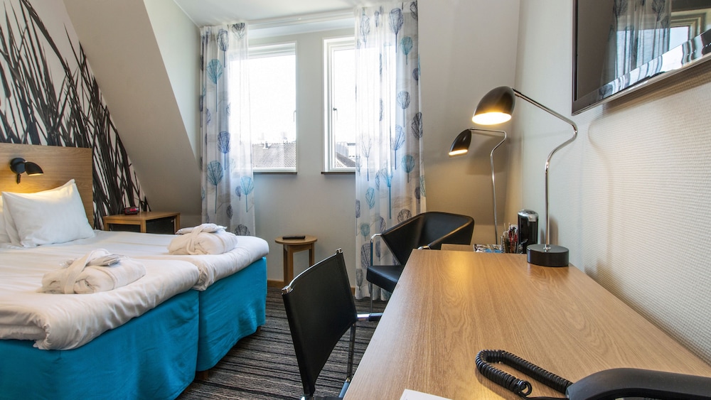 Deluxe Room, 1 Double Bed, Non Smoking - Photo 2