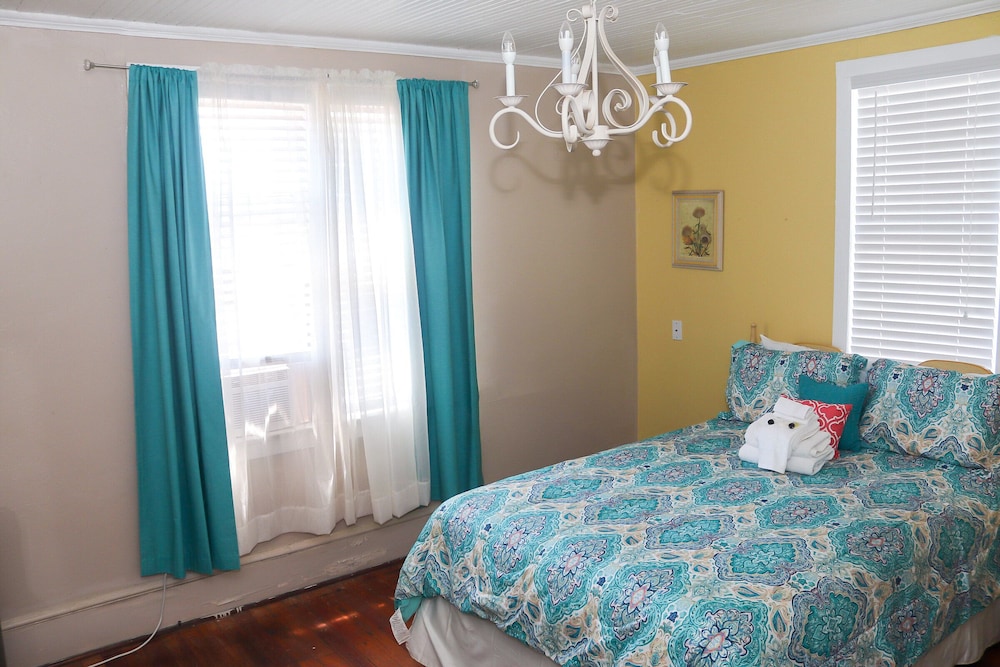 Yellow Room photo 3