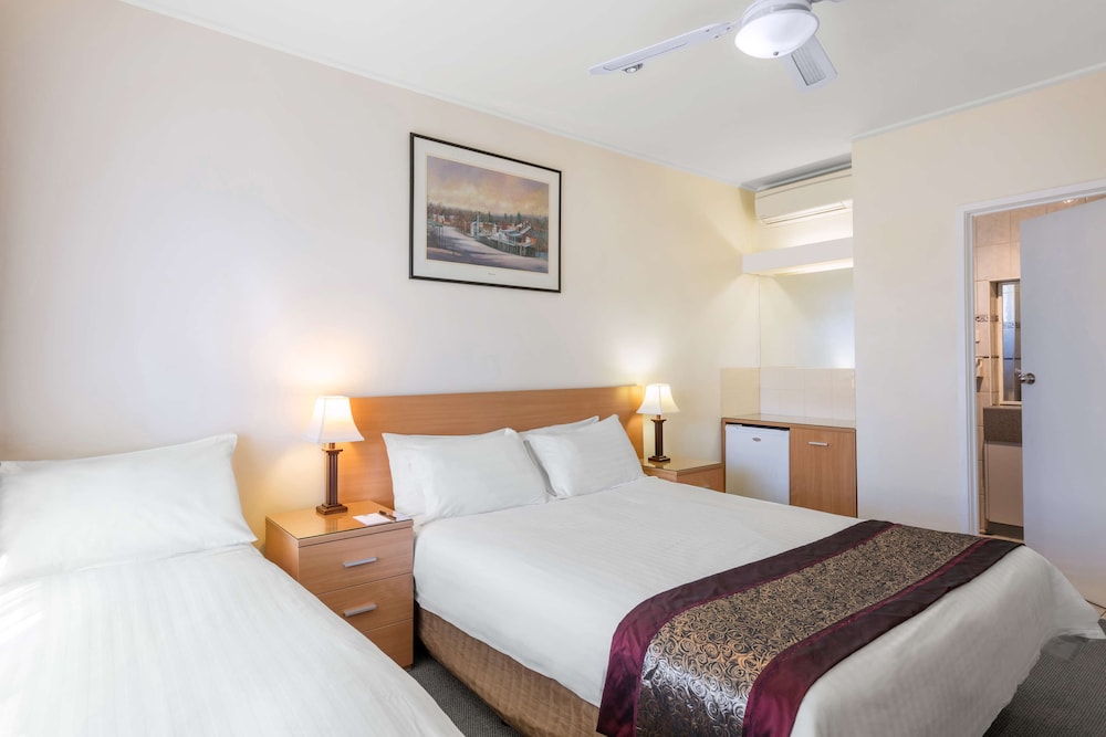 Standard Room, Multiple Beds, Non Smoking, Microwave photo 3