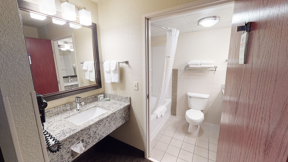 Deluxe Room, 2 Queen Beds, Non Smoking, Corner - Photo 6