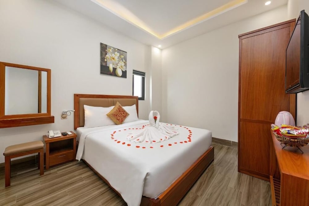 Superior Room, 1 Queen Bed, City View