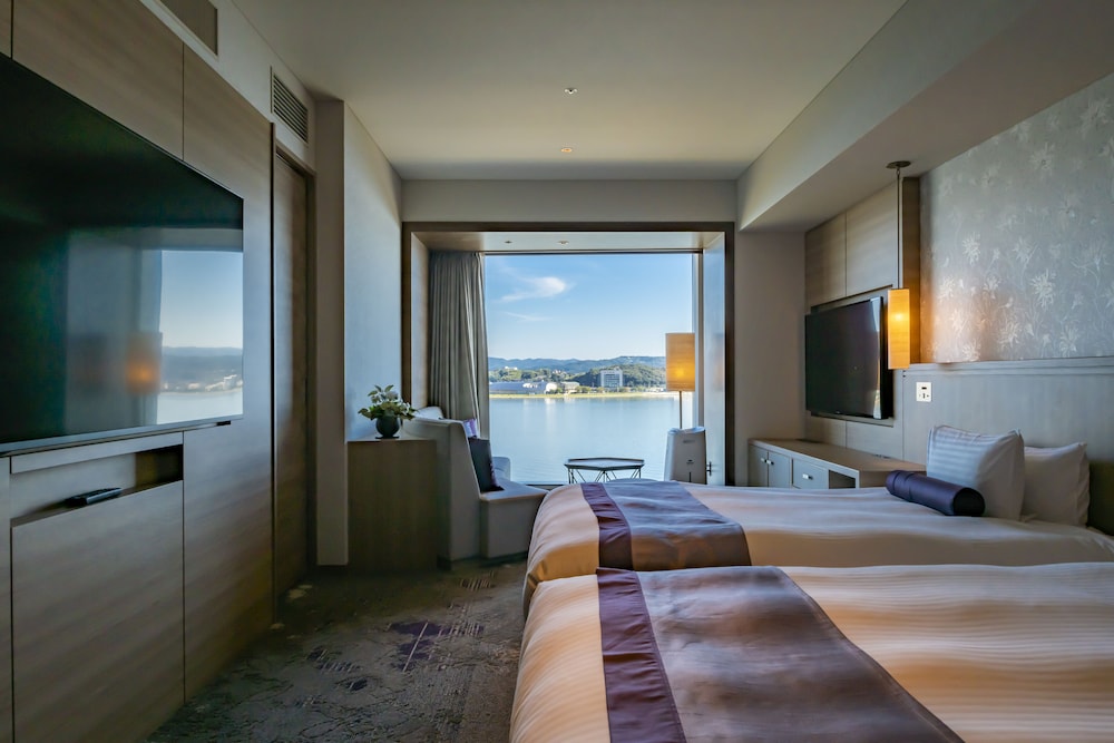 Executive Twin Room, Lake View, Non Smoking (New Main Building) photo 1