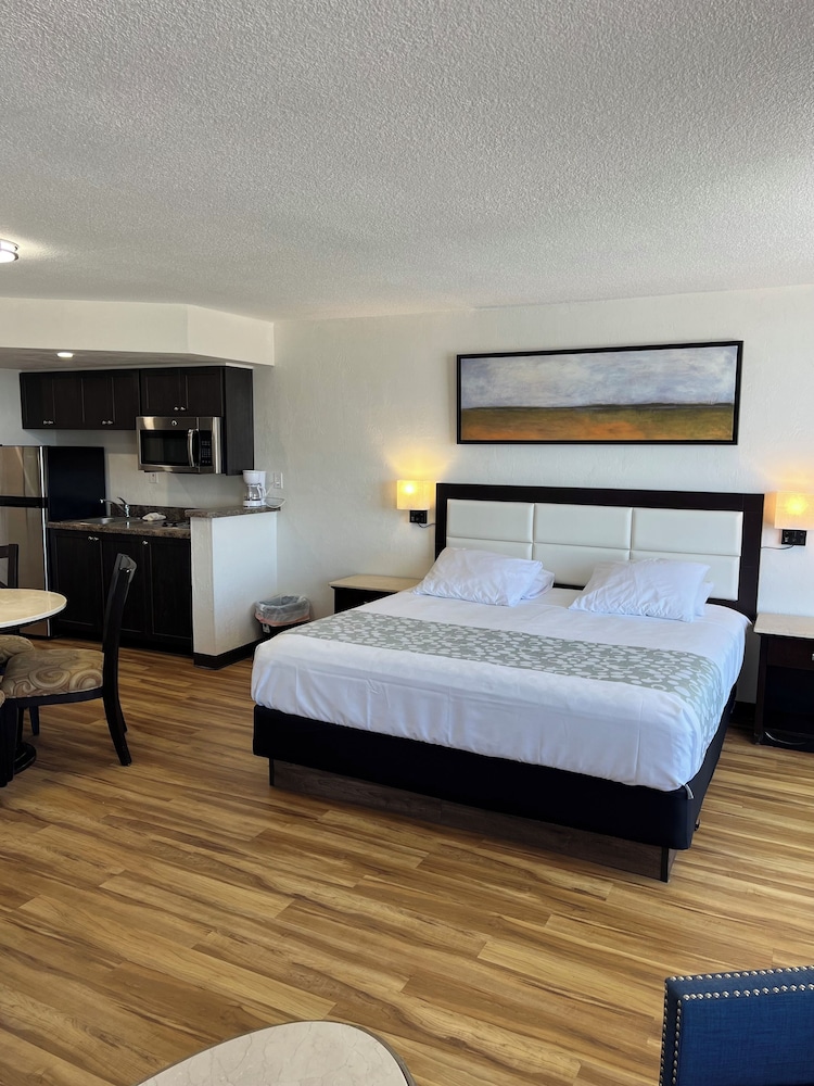 Partial Ocean View, 1 King Bed with Kitchenette - Photo 9