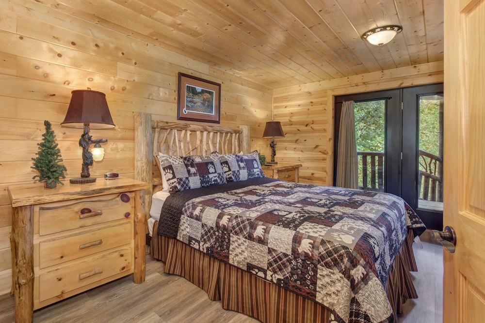 Cabin, Multiple Beds, Hot Tub, Mountain View (Cabin On The Edge)