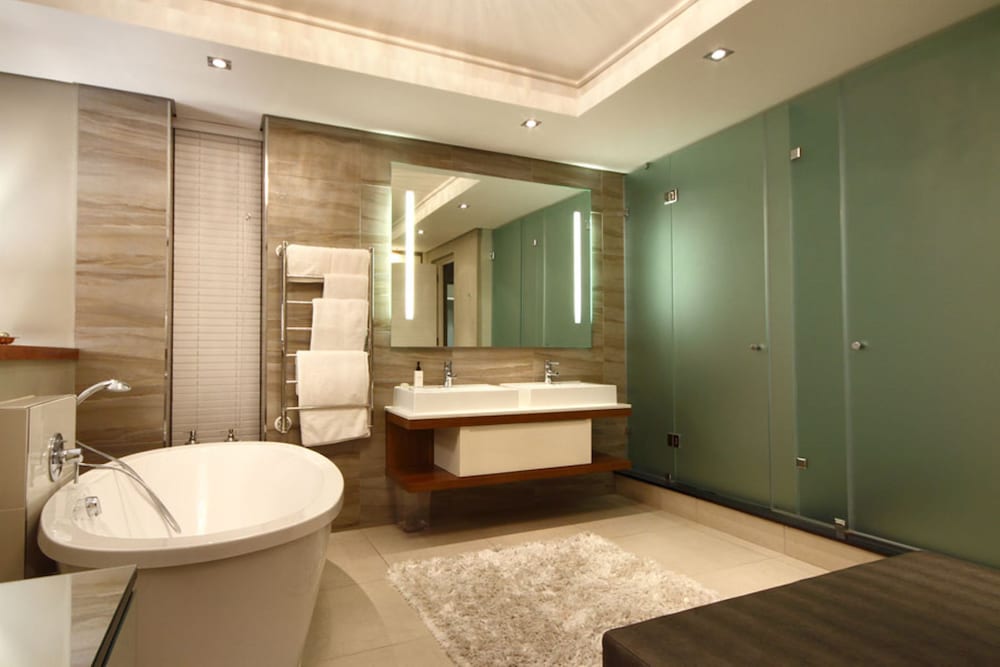 Three-Bedroom Exclusive Penthouse - Photo 27