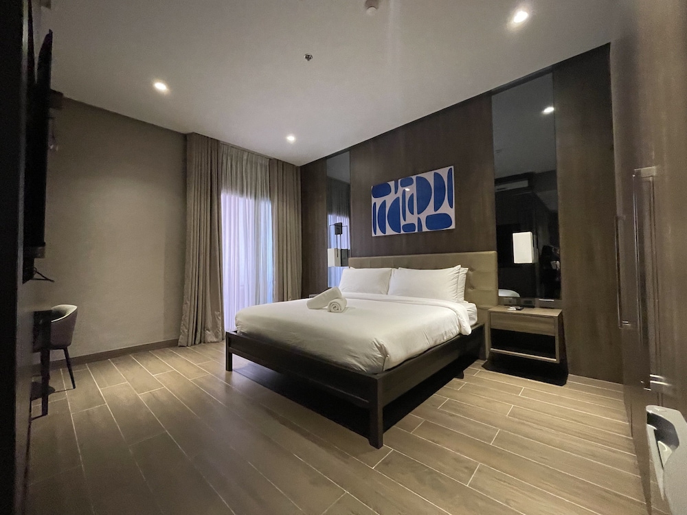 Executive Room - Photo 2