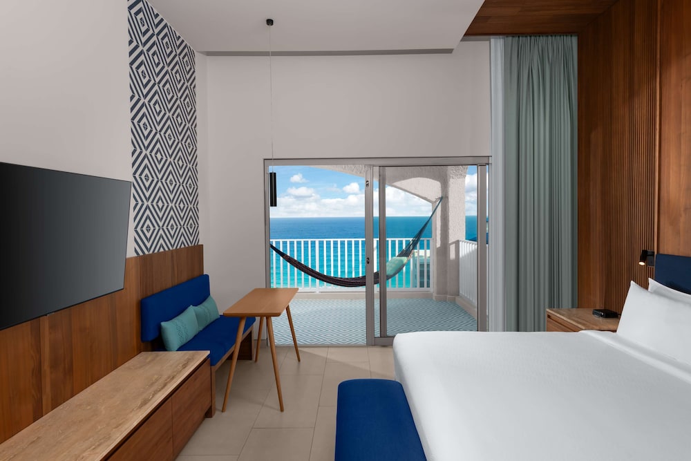 Premium Ocean View Suite - 1 King 2 Murphy Beds - Photo 1