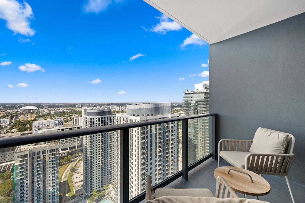 Luxury Studio, Balcony, City View photo 3