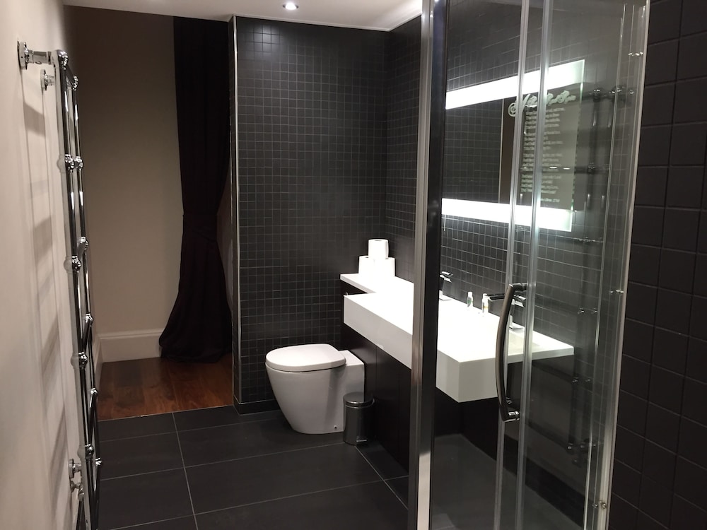 Suite - Photo 3