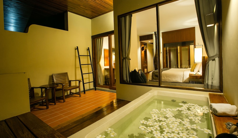 Supreme Deluxe with Jacuzzi - Photo 4