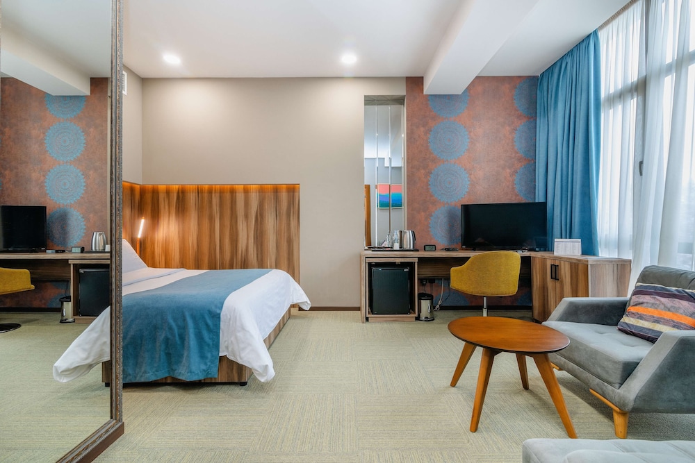 Superior Room, 1 King Bed, Non Smoking photo 1