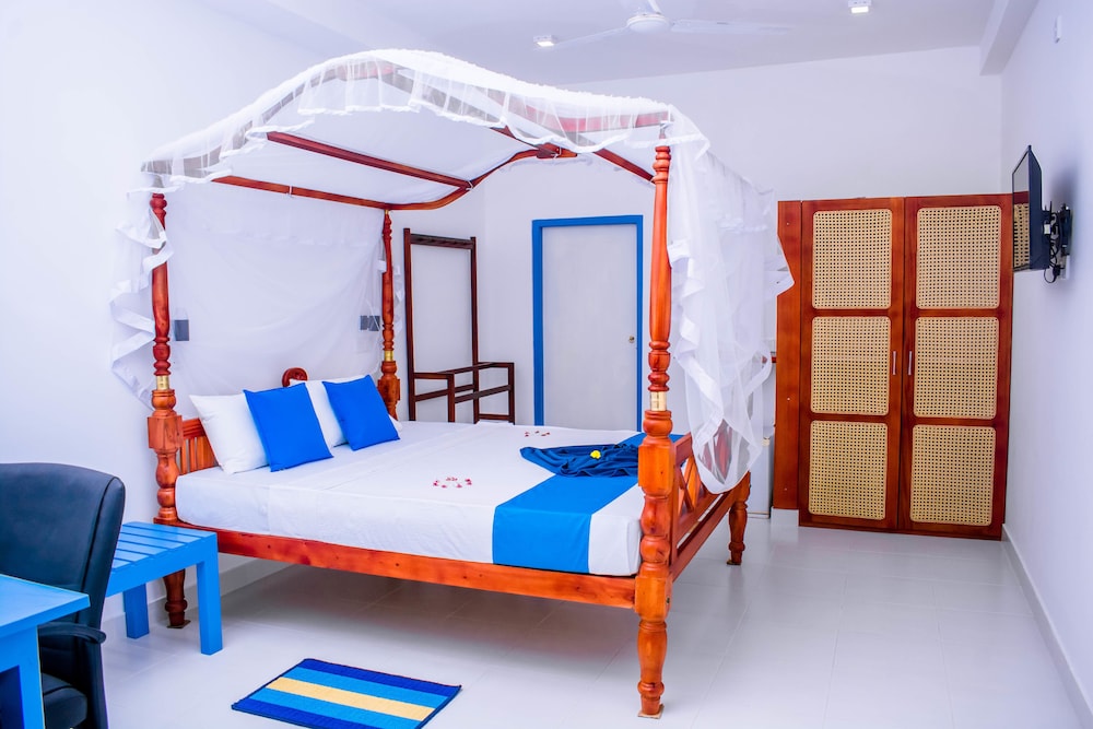 Luxury Room, 1 Double Bed, Partial Sea View photo 1