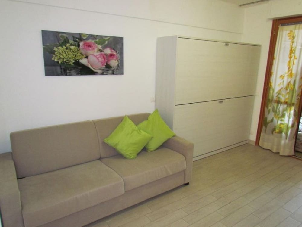 Studio, 1 Bedroom, Balcony, Garden View