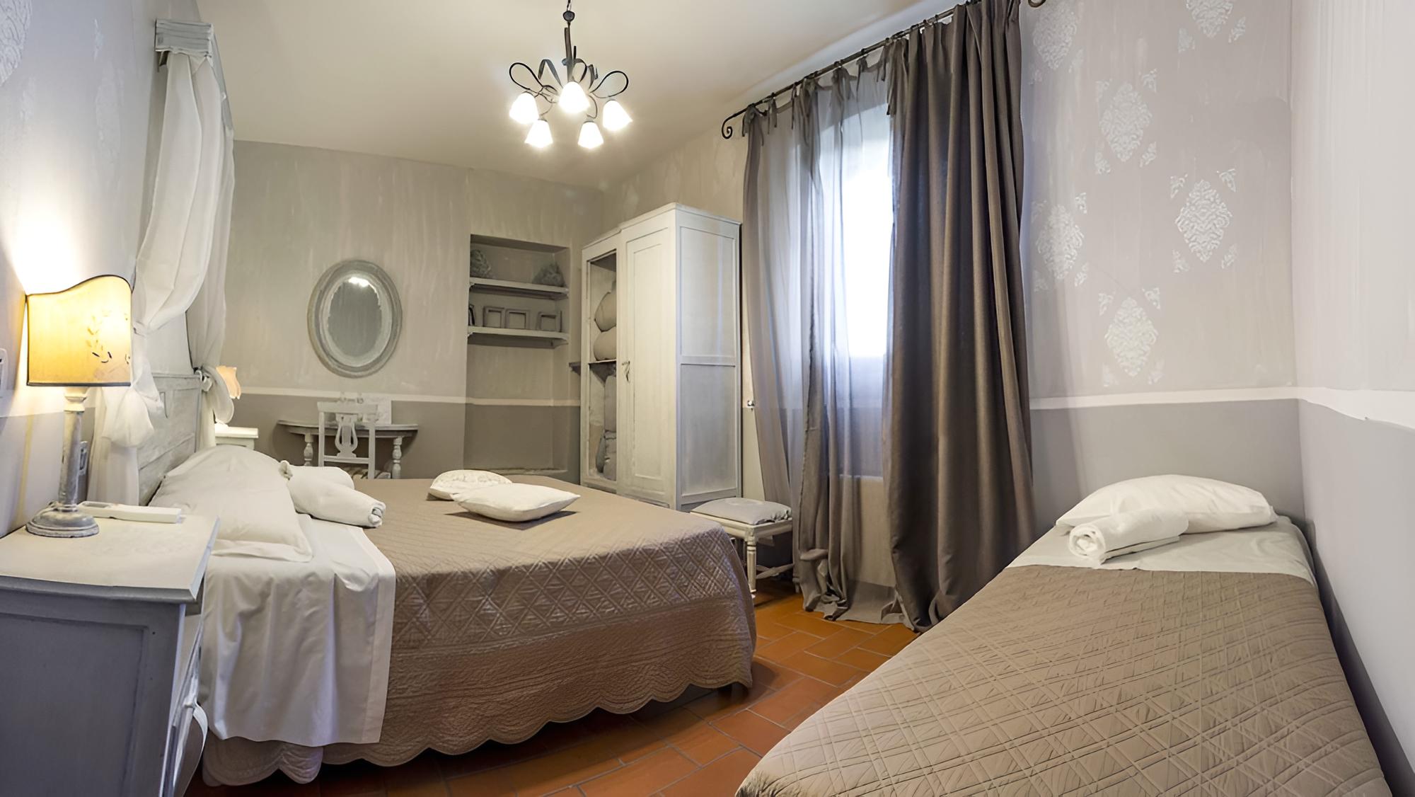 Family Quadruple Room - Photo 8