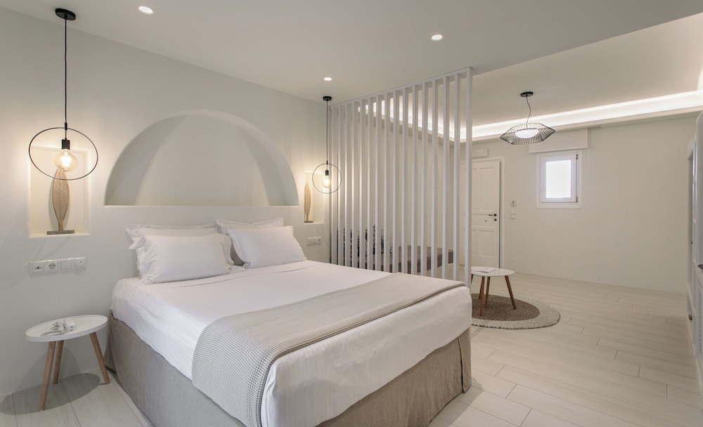 Deluxe Sea View Suite - Photo 7