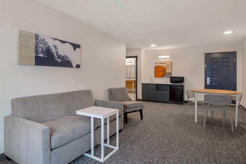 Suite, 1 King Bed, Accessible, Bathtub (Mobility & Hearing) photo 3