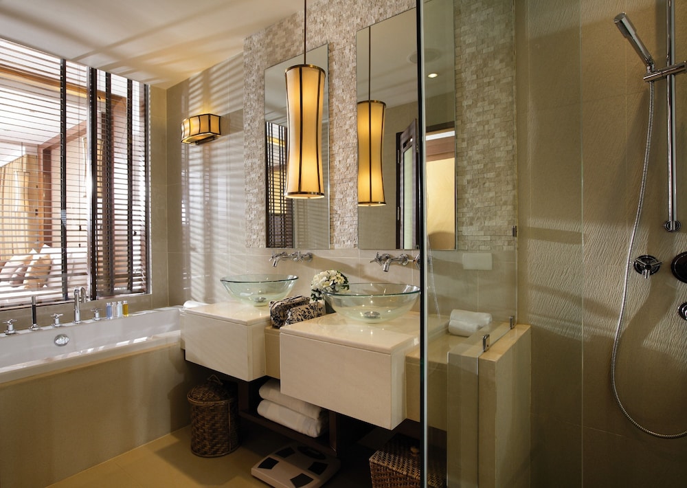 Room, 3 Bedrooms (Residence) - Photo 12