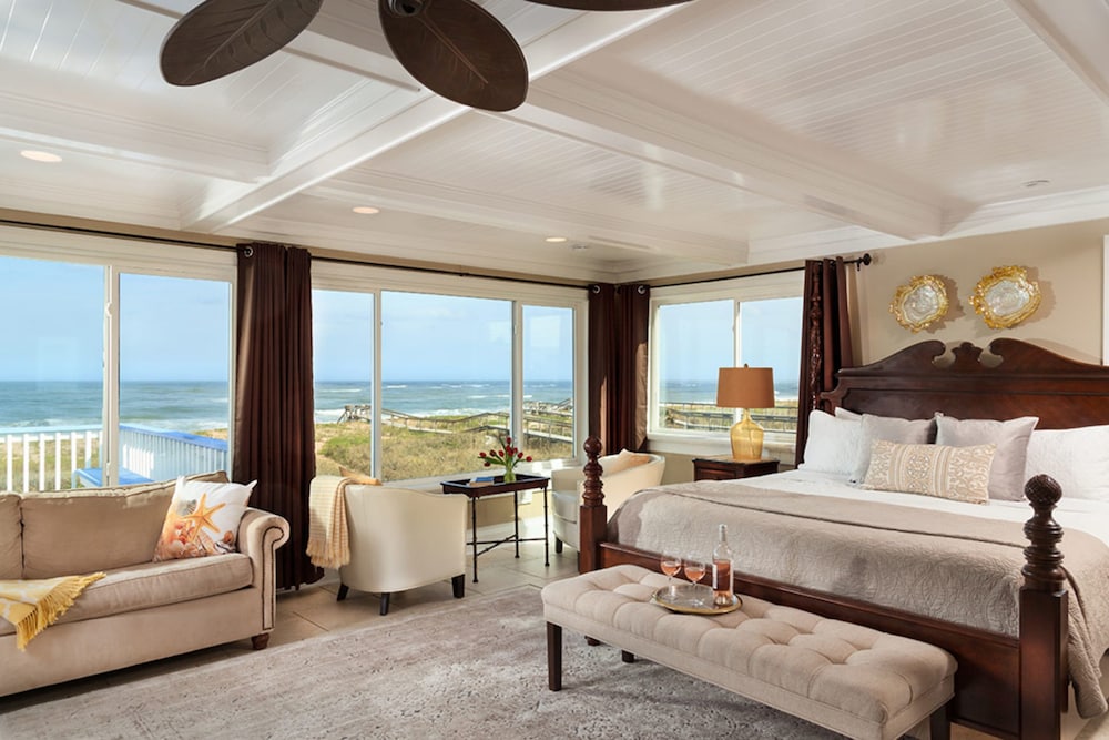 Room (102 Royal Palm at Vilano Beach)
