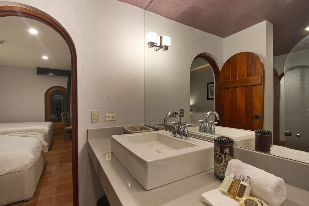 Grand Suite, Multiple Beds, Balcony, Garden View - Photo 6